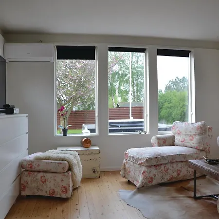 Three-bedroom Holiday In Hyllinge